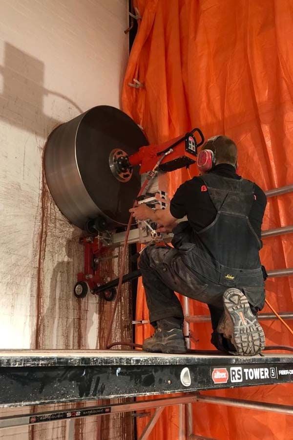 Equipamento profissional para perfuraçes em concreto e rocha